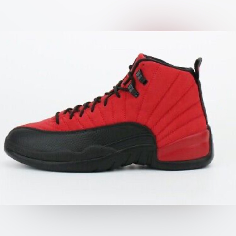 Nike Air Jordan reverse flu game size 8.5 barley used